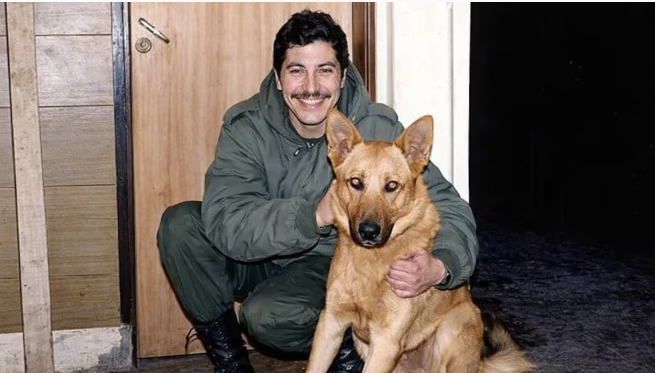 La historia de Mortero, el perro que viajó a Malvinas y fue prisionero de guerra