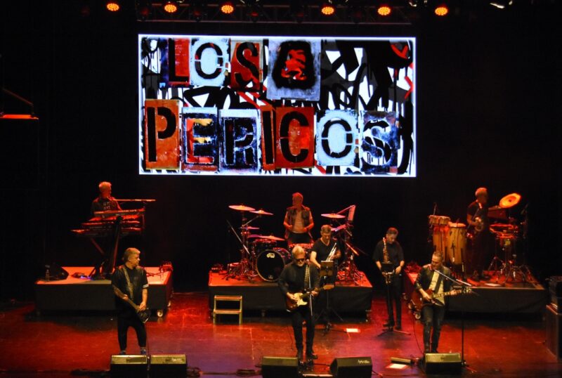 Los Pericos hicieron vibrar el Teatro Independencia en una jornada solidaria