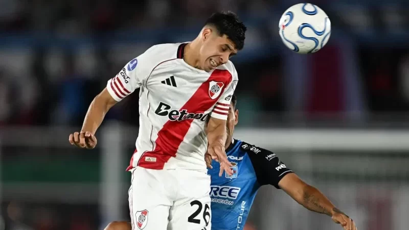River con diez desde los cuatro minutos solo empató ante Blooming por la Copa Sudamerica