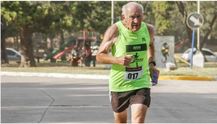 El runner que corre para que no lo alcance la artrosis: tiene 81 años, un solo riñón y es récord mundial