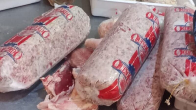 La Policía de Mendoza decomisó más de 370 kilos de alimentos no aptos para el consumo