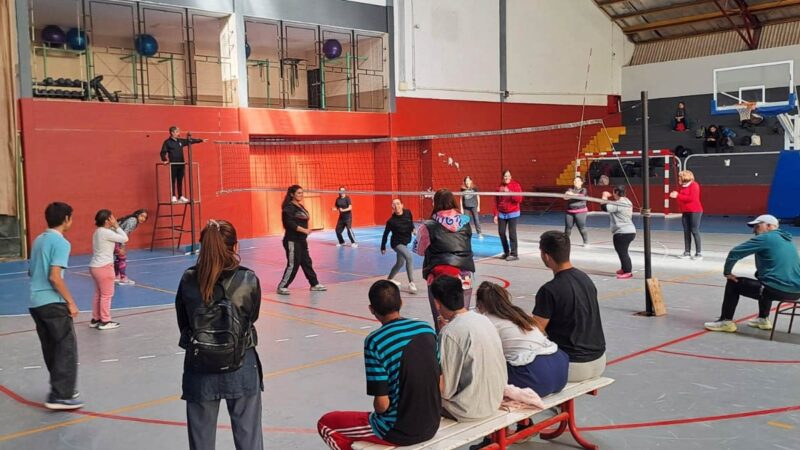 Más de 120 chicos participan en la olimpiadas «Compartiendo Movimiento» en el Poli 2