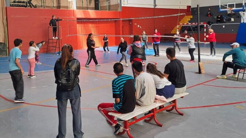 Más de 120 chicos participan en la olimpiadas «Compartiendo Movimiento» en el Poli 2