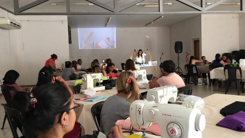 El Polo Textil municipal suma nuevos espacios de capacitación en los distritos