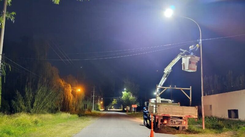 El municipio incorporó luces Led en la traza de calle El Toledano