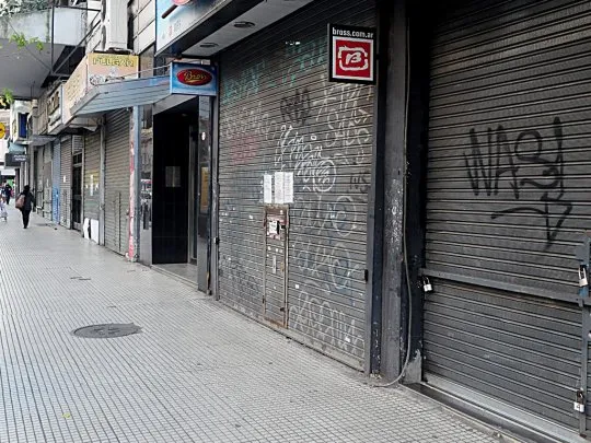 Industria textil: la producción cayó 33% anual en febrero y los locales vacíos se multiplican