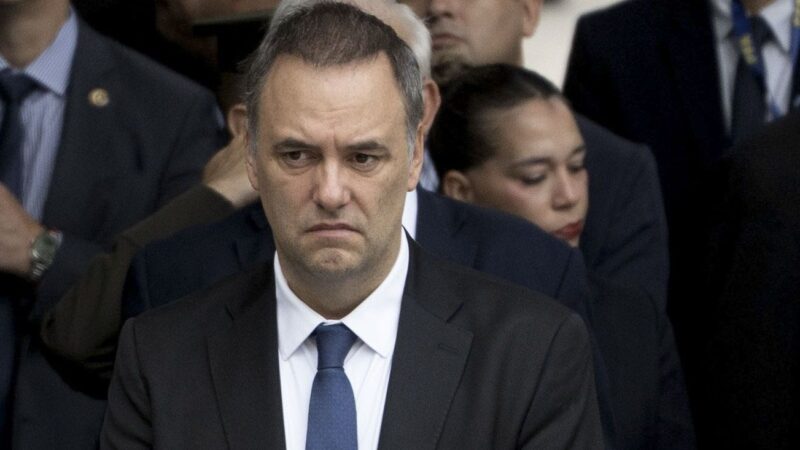 El contratista hundió a Adorni: declaró que le pagó USD 245 mil en negro y pidio una pileta con cascada