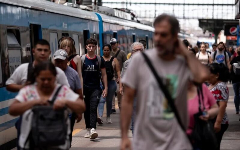 El humor social en caída libre mientras se desploman las expectativas económicas