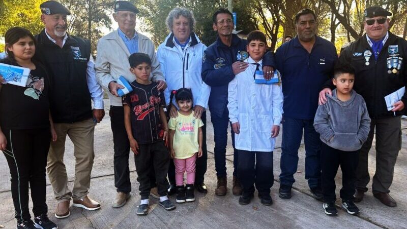 Con un gesto solidario y emotivas cartas, San Rafael recordó el hundimiento del Crucero General Belgrano
