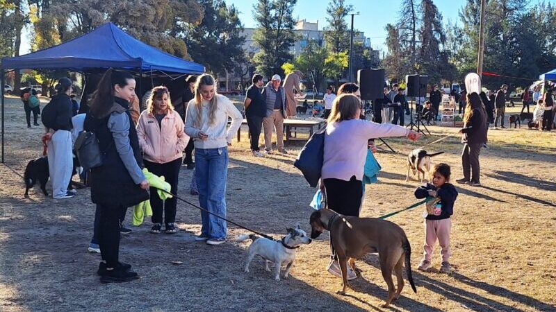 Cientos de sanrafaelinos se sumaron a la «Caninata» para concientizar sobre el bienestar animal