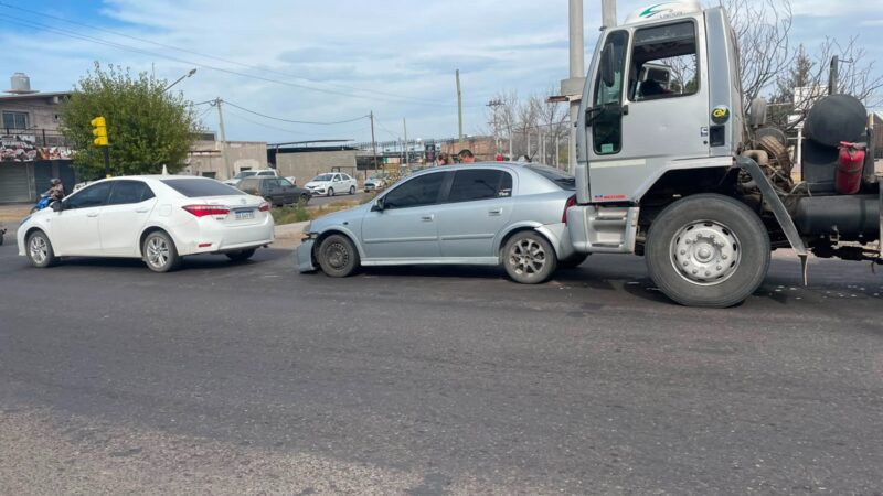 Triple choque con un menor herido