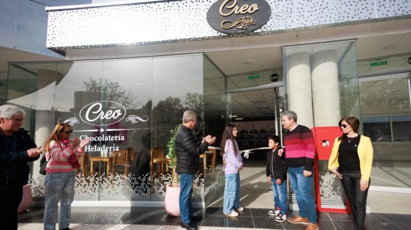 Ex terminal: comienzan a abrir locales y el intendente compartió la inauguración de uno de ellos