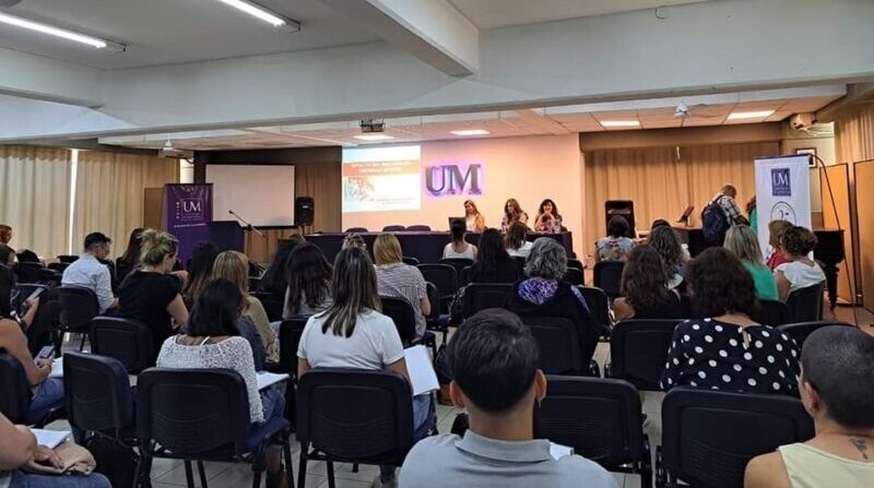 El municipio y la universidad de Mendoza trabajan para prevenir conflictos y fortalecer la convivencia escolar