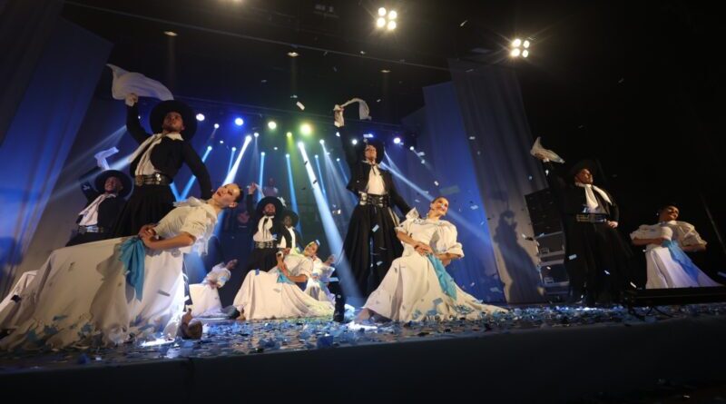 Velada de gala del 25 de mayo: «La patria que somos» en el Teatro Roma