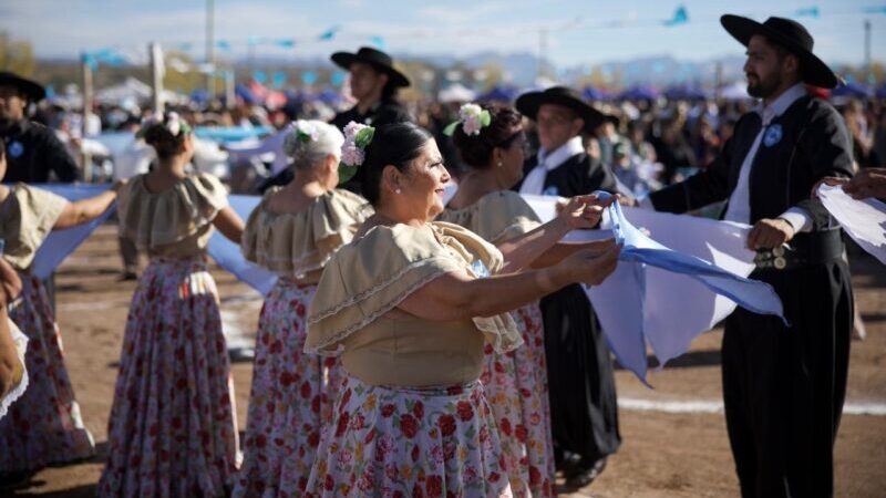 La Villa 25 de Mayo volvió a vibrar con el Pericón Nacional