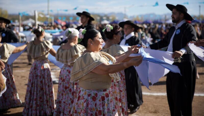 La Villa 25 de Mayo volvió a vibrar con el Pericón Nacional