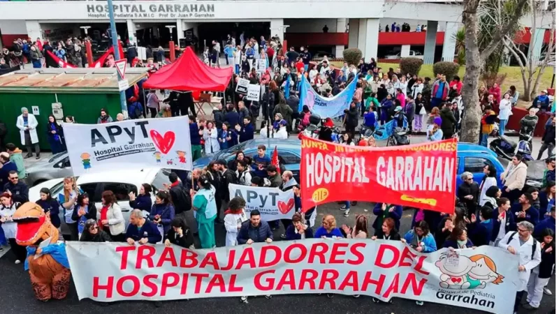 El Garrahan, otra vez al rojo vivo: denuncian vaciamiento, «terror laboral» y convocan a una asamblea general