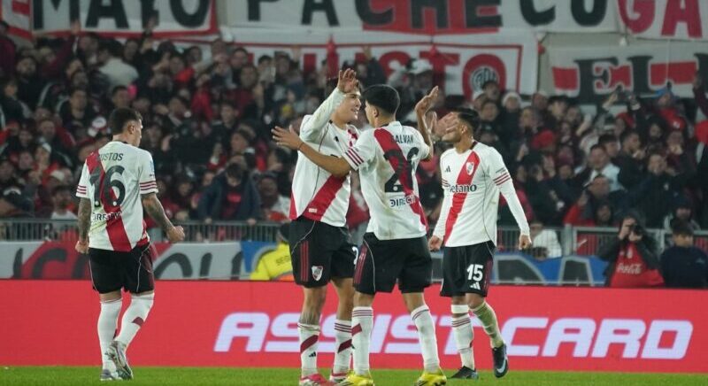 Un bravo River eliminó a Rosario Central en el Monumental y quedó a un paso del título