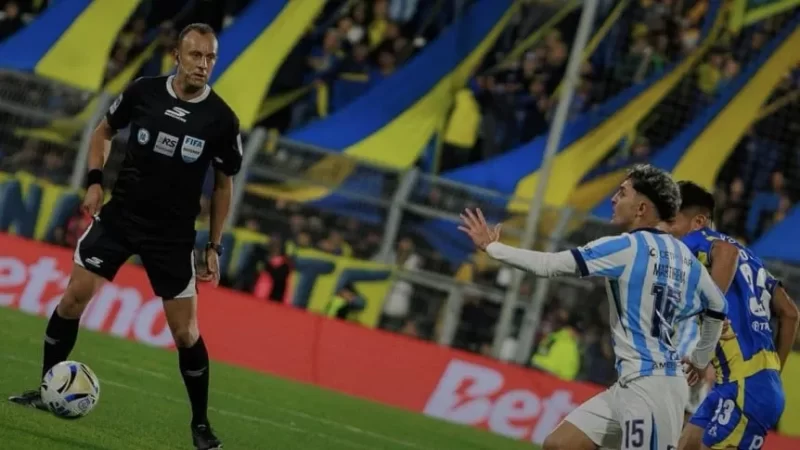 Cancha inclinada y pelota en los pies de Darío Herrera: la sugerente foto de Racing en sus redes