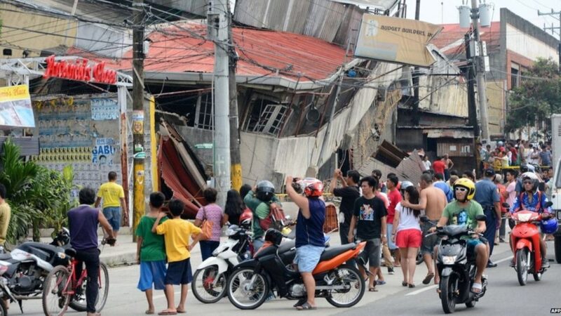 Un fuerte terremoto de magnitud 7,8 en el sur de Filipinas dejó decenas de muertos y heridos
