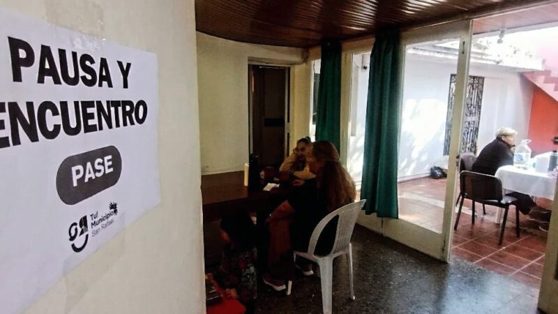 Llegó el invierno y las casas de pausa y encuentro abren sus puertas para que nadie pase frío durante sus tiempos de espera