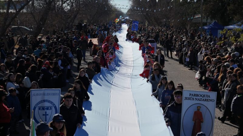 Con una bandera de 200 metros y un gran desfile, San Rafael conmemoró el 20 de Junio