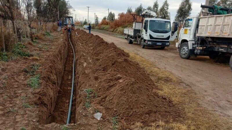 El municipio extiende redes de agua potable en Colonia Rusa