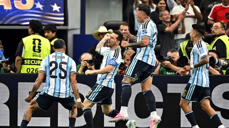 Messi agiganta su leyenda: dos goles, récord Mundial y clasificados