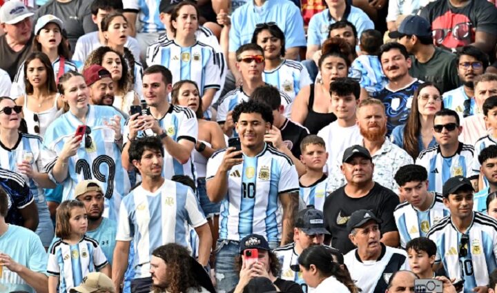 Miles de hinchas argentinos llegan a Kansas sin entradas: los precios exorbitantes que les piden en la reventa
