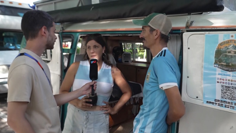 Viven hace ocho años en una combi, llegaron al Mundial sin entradas y un desconocido les cumplió el sueño: “Fue magia”
