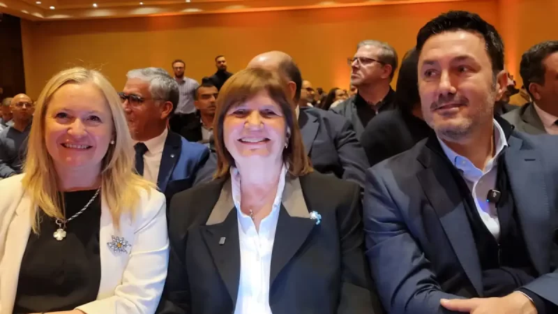 En Mendoza, Bullrich confirmó que ofreció su renuncia al bloque y le bajó el tono al conflicto