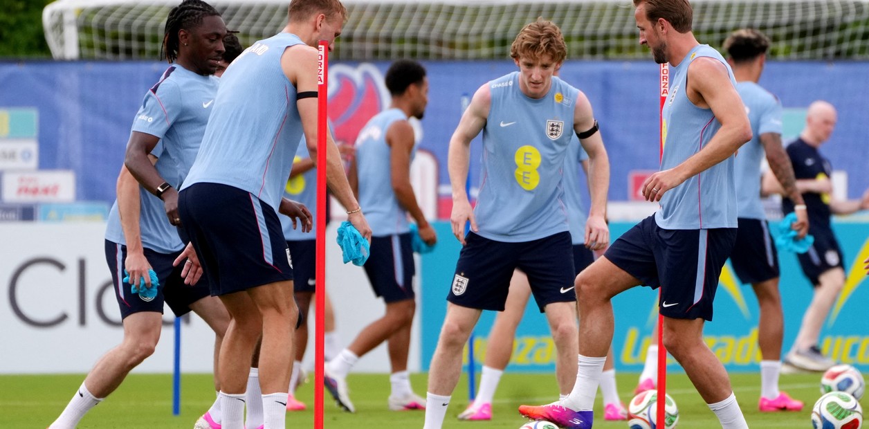 Desvalijaron a la Selección de Inglaterra horas antes de debutar en el Mundial: tendrá que comprar botines de urgencia para jugar