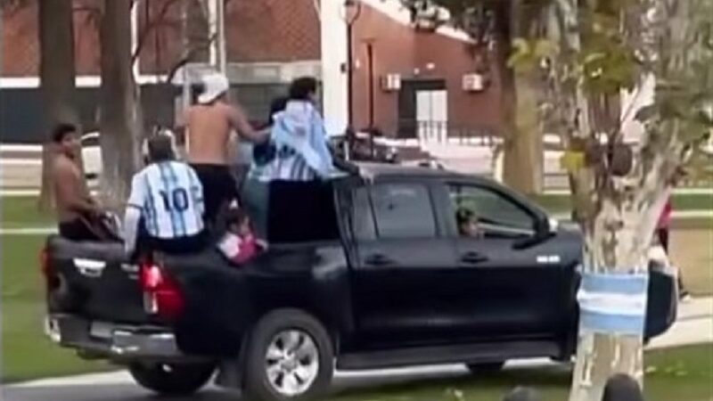 El municipio denunció al conductor que ingresó con una camioneta a la plaza de Villa Atuel y provocó destrozos