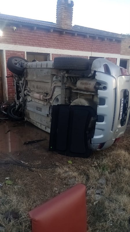Un hombre resultó lesionado tras volcar con su automóvil sobre la Ruta Nacional 143