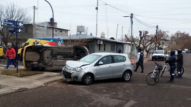Choque vuelco y lesionados