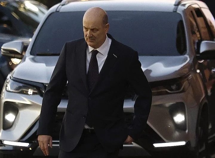 Sturzenegger festejó un salario de 580 mil pesos: «Gracias presidente Milei»