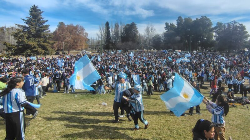 Hoy: Argentina – Inglaterra en la pantalla gigante del Parque Yrigoyen