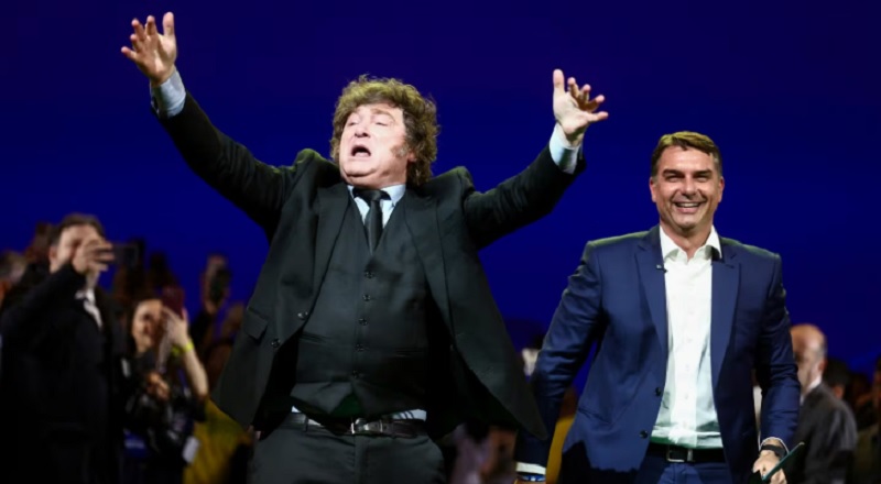 Javier Milei respaldó la candidatura de Flavio Bolsonaro y tildó a Lula da Silva de “ladrón y presidiario”