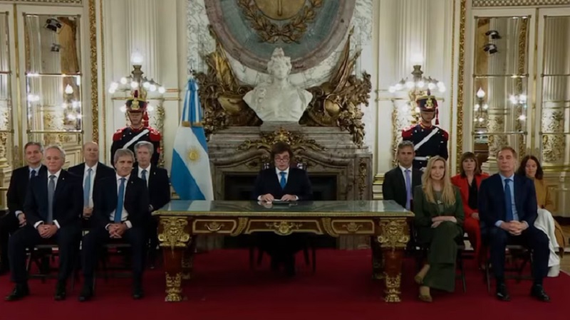 Milei dijo que el Banco Central “posibilitó el robo de la alta política” y presentó la reforma de la Carta Orgánica