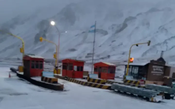 Extendieron el alerta por nevadas: hasta cuándo podría estar cerrado el paso a Chile