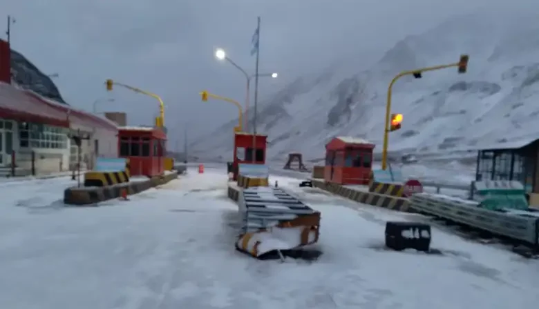 Paso a Chile cerrado por nevadas y temperaturas bajo cero