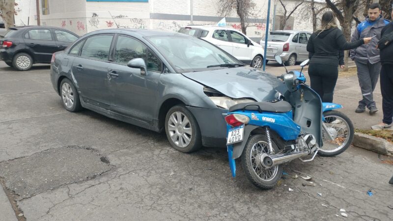 Un motociclista y su acompañante resultaron heridos tras un choque