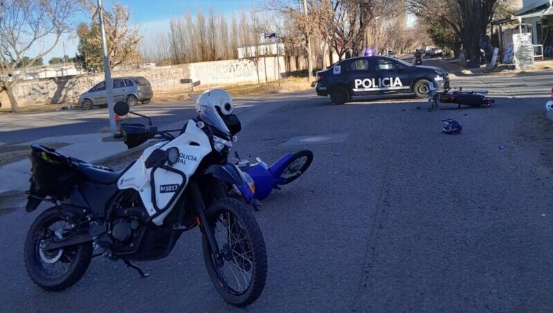 Dos motociclistas resultaron lesionados tras una colisión