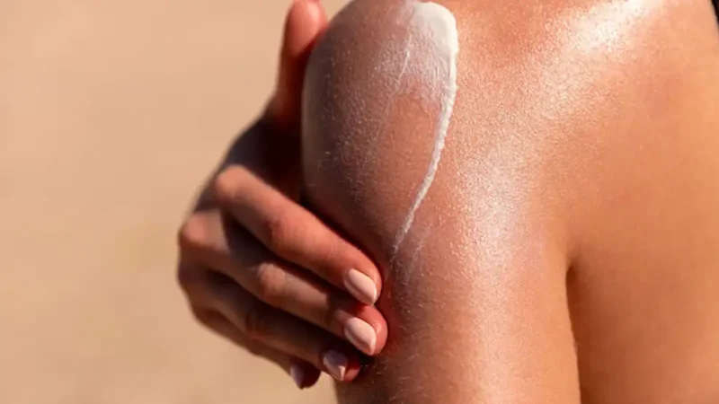 La ANMAT prohibió 3 protectores solares y 3 productos de limpieza: a qué marcas alcanza esta medida