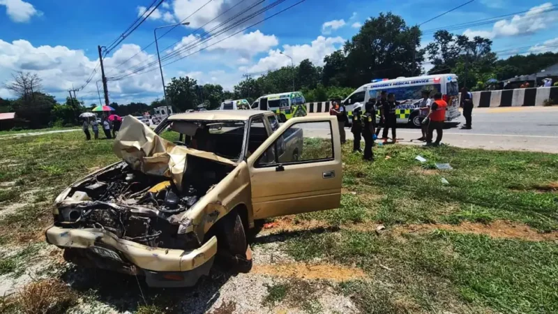 Tailandia: un chico de 11 años tomó la camioneta de sus padres, atropelló a un grupo de monjes budistas y dejó 9 muertos