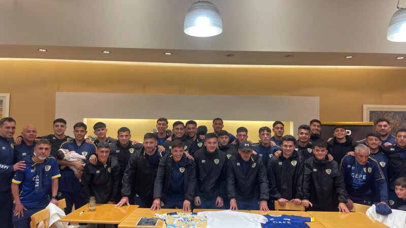 Huracán presentó oficialmente el plantel y la «pilcha» para el Regional