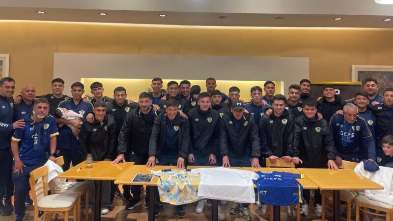 Huracán presentó oficialmente el plantel y la «pilcha» para el Regional