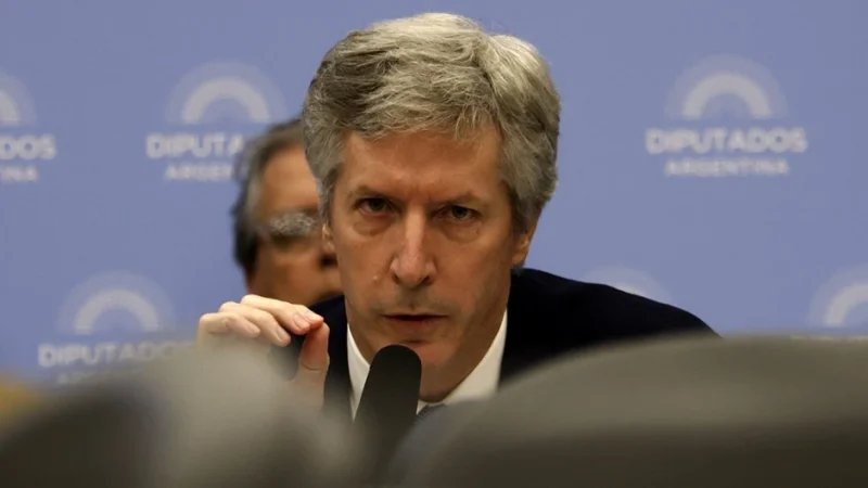 Desaparecieron 4 billones de pesos en las cuentas del Banco Central y Bausili contestó: «en algún lado están»