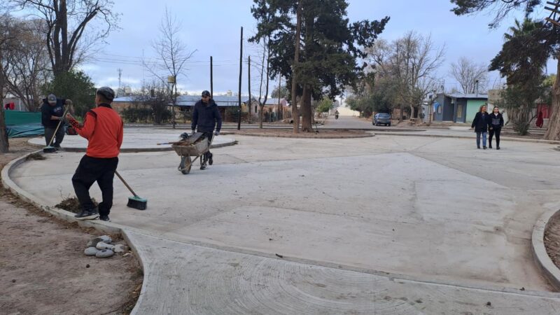 Reparación de espacios públicos: el municipio avanza en las plazas Schestakow y Julio Ruiz