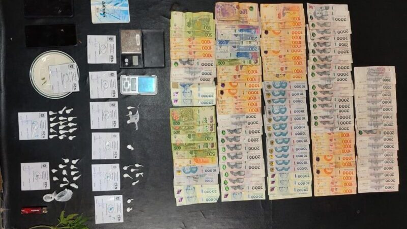La Policía desarticuló un punto de venta de drogas y secuestró cocaína, dinero y elementos vinculados al narcomenudeo